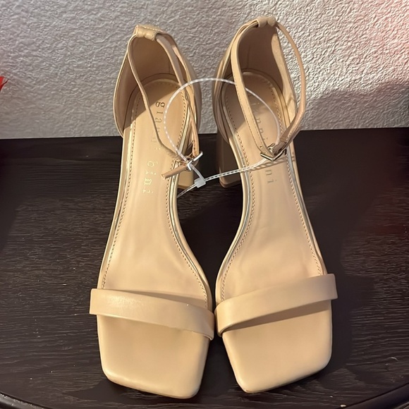 Gianni Bini Elegant Tan Block Heel Sandals - Picture 1 of 13